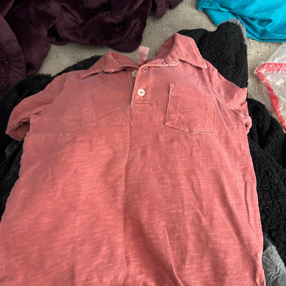 I’m selling a short sleeve shirt